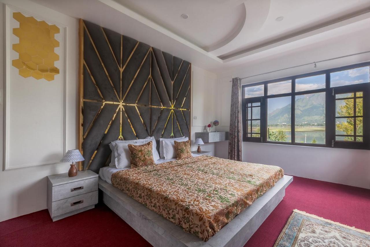 Villa Buhayra Lakefront By Veo - Part Of Stayvista
