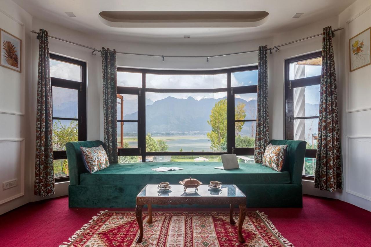 Villa Buhayra Lakefront By Veo - Part Of Stayvista Srinagar (Jammu and Kashmir)