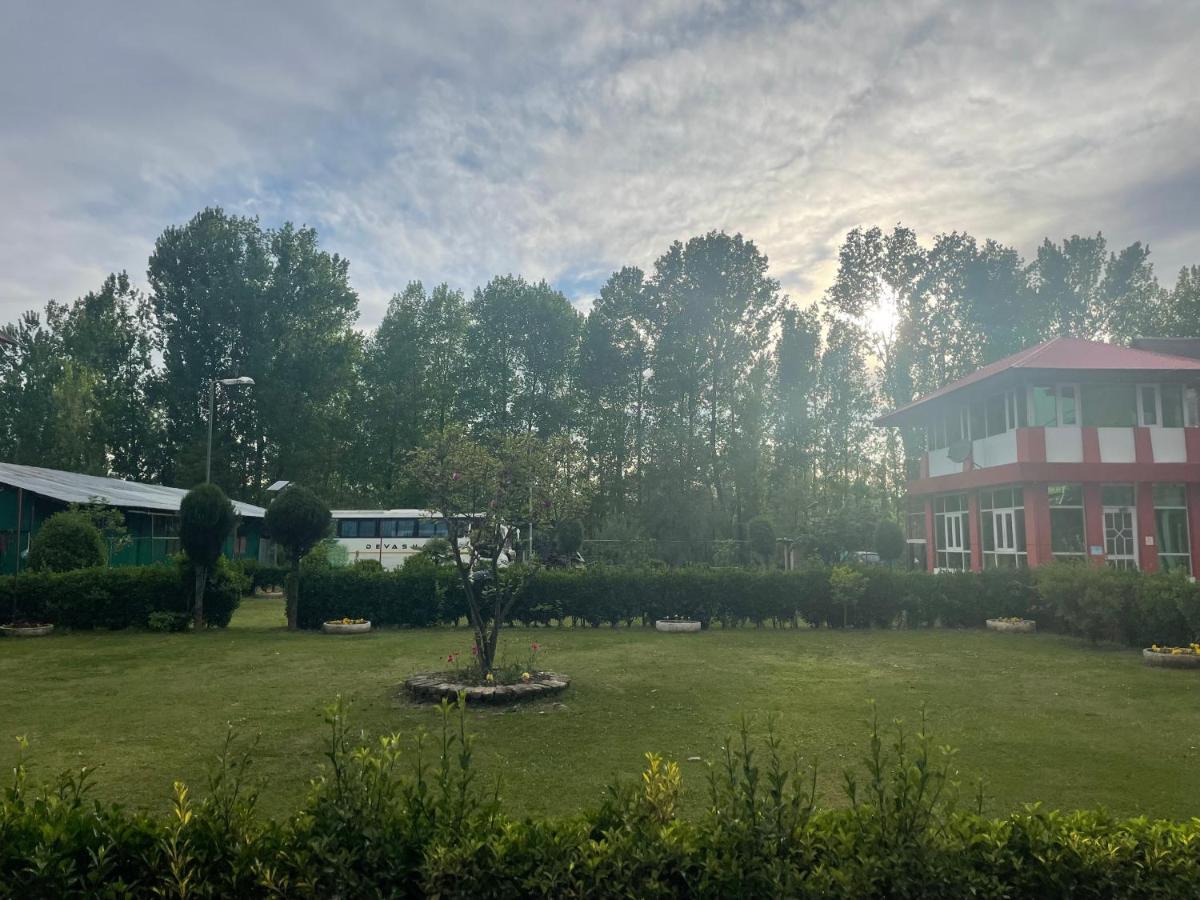Hotel New Sahil Srinagar (Jammu and Kashmir)