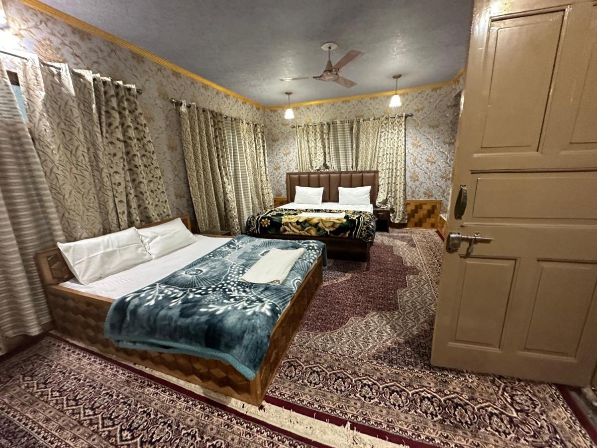 Riverwood Hotel 2*