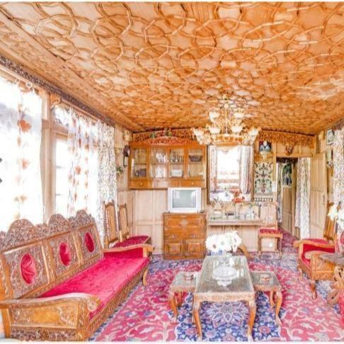 Newminar Group Of Houseboats Hotel