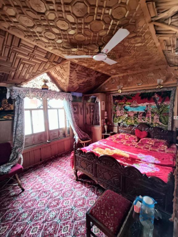 Hotel Newminar Group Of Houseboats Srinagar (Jammu and Kashmir)