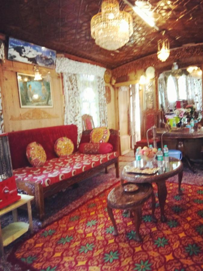 Hotel Newminar Group Of Houseboats Srinagar (Jammu and Kashmir)