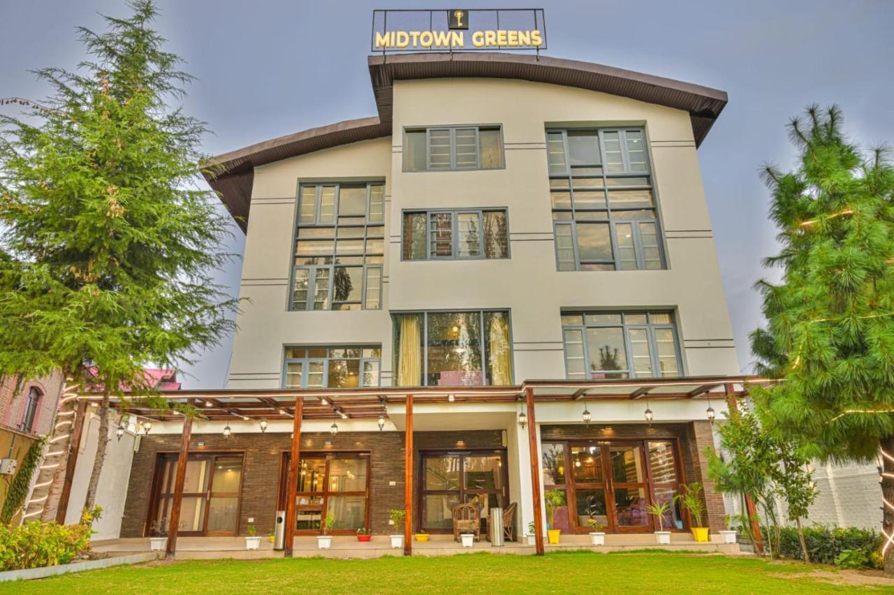 Hotel Midtown Greens Srinagar (Jammu and Kashmir)
