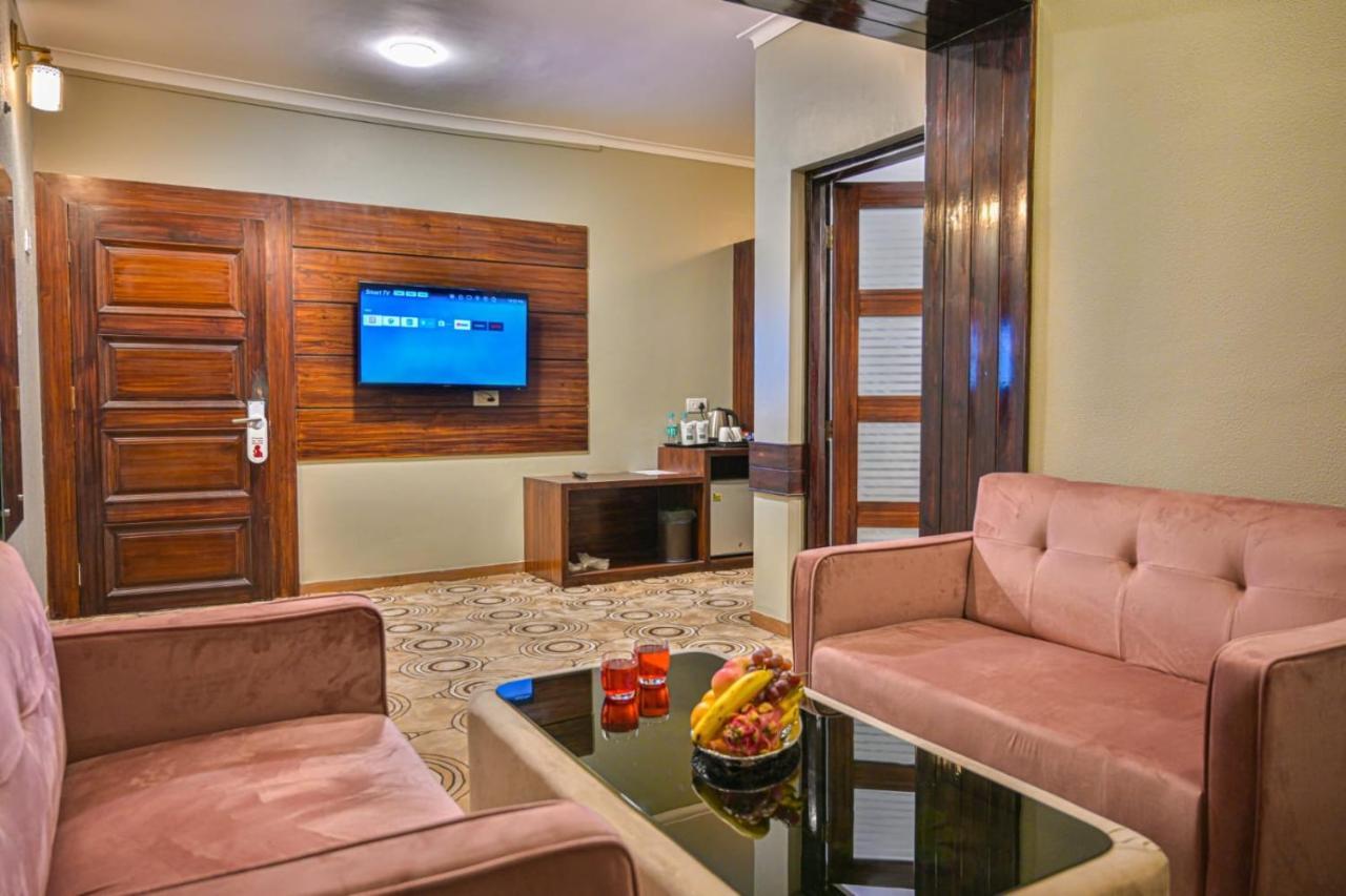 Hotel Midtown Greens Srinagar (Jammu and Kashmir)
