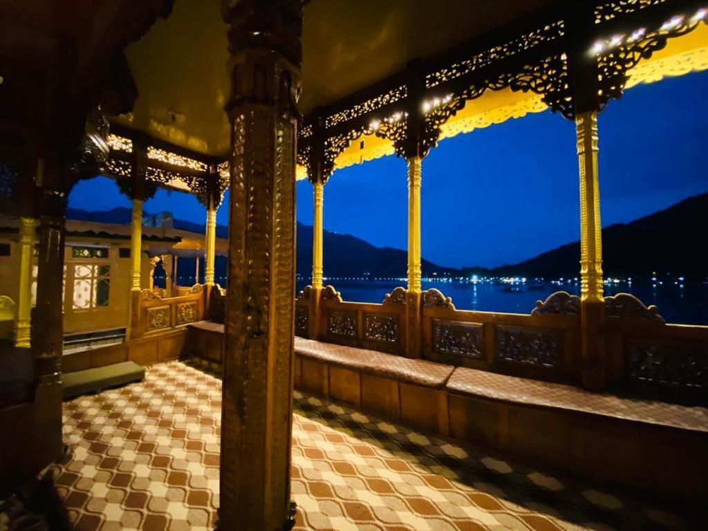 Hotel Houseboat Kashmir Treat Srinagar (Jammu and Kashmir)