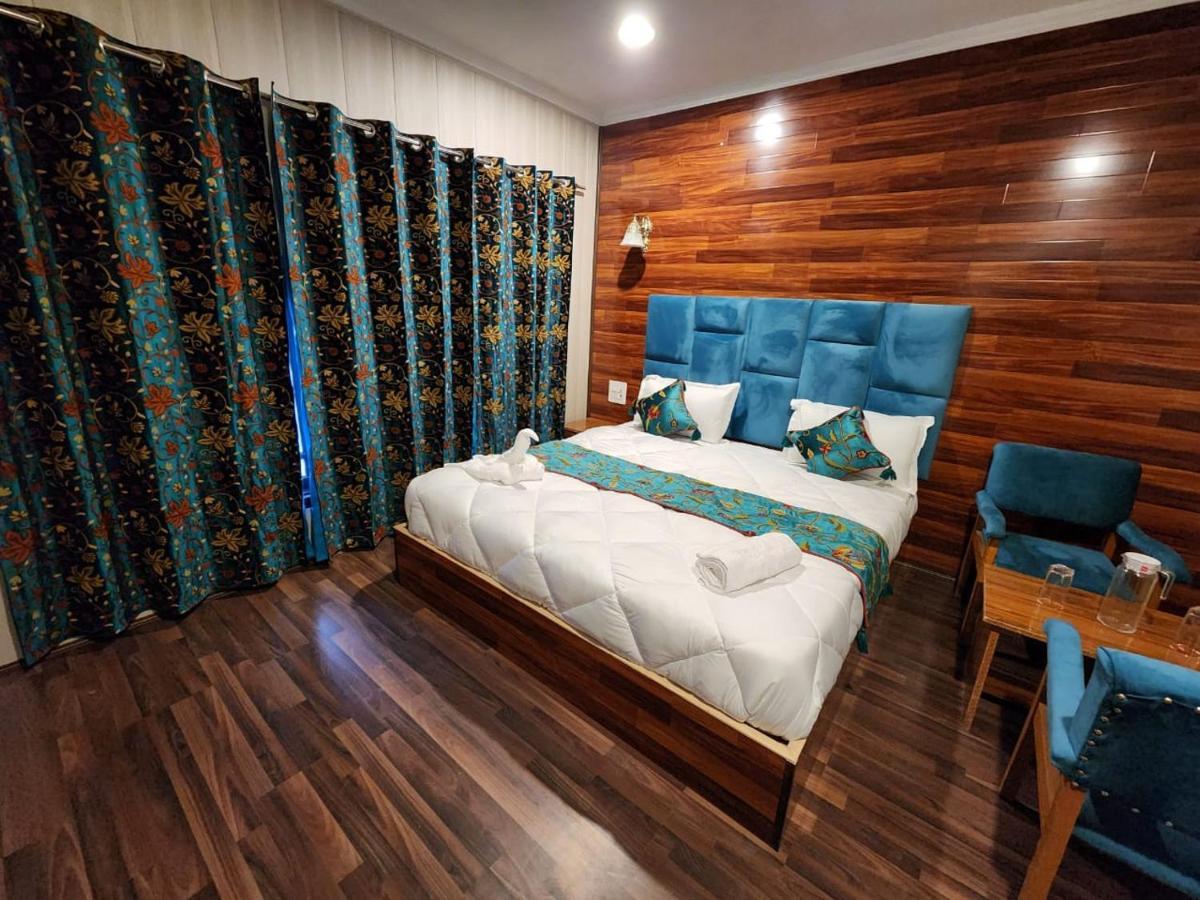 The Grand Nishat Hotel 4*