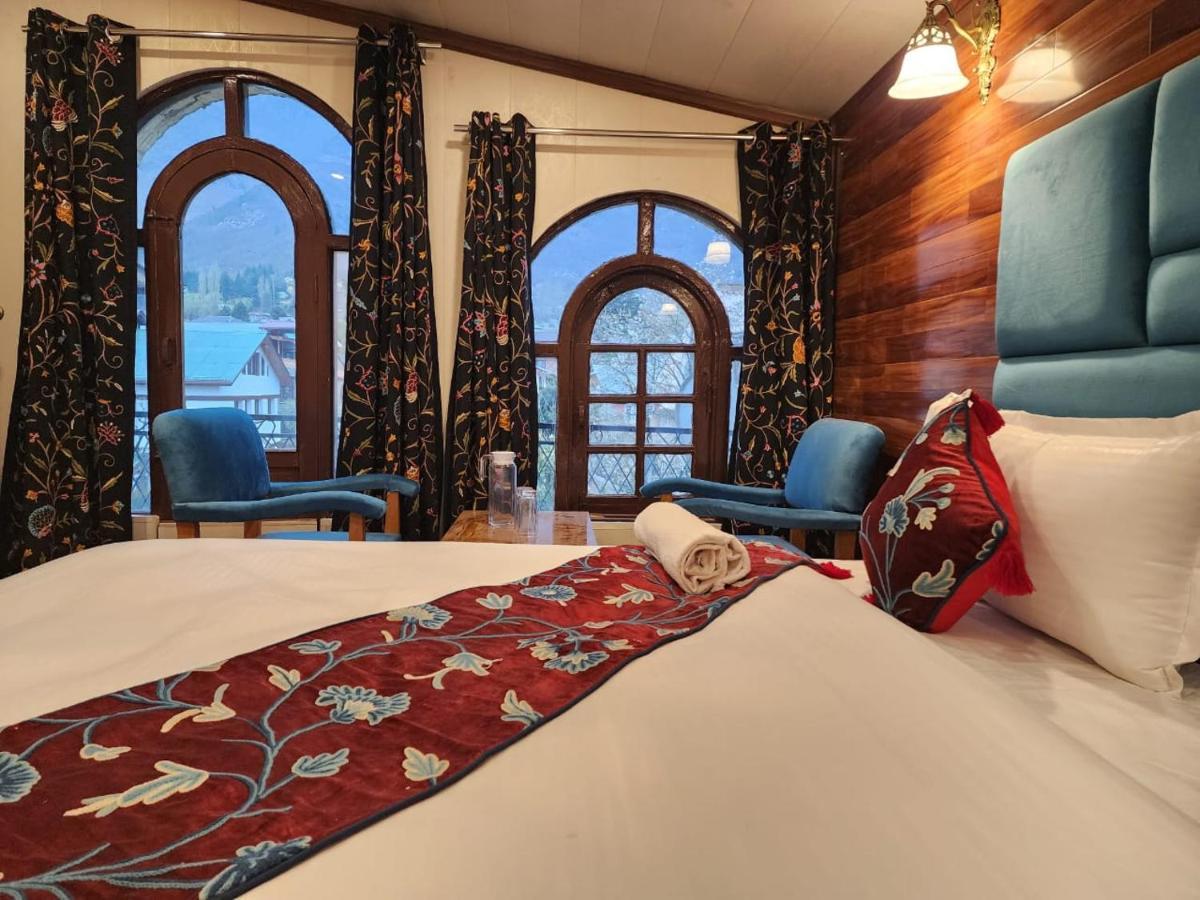 Hotel The Grand Nishat 4*