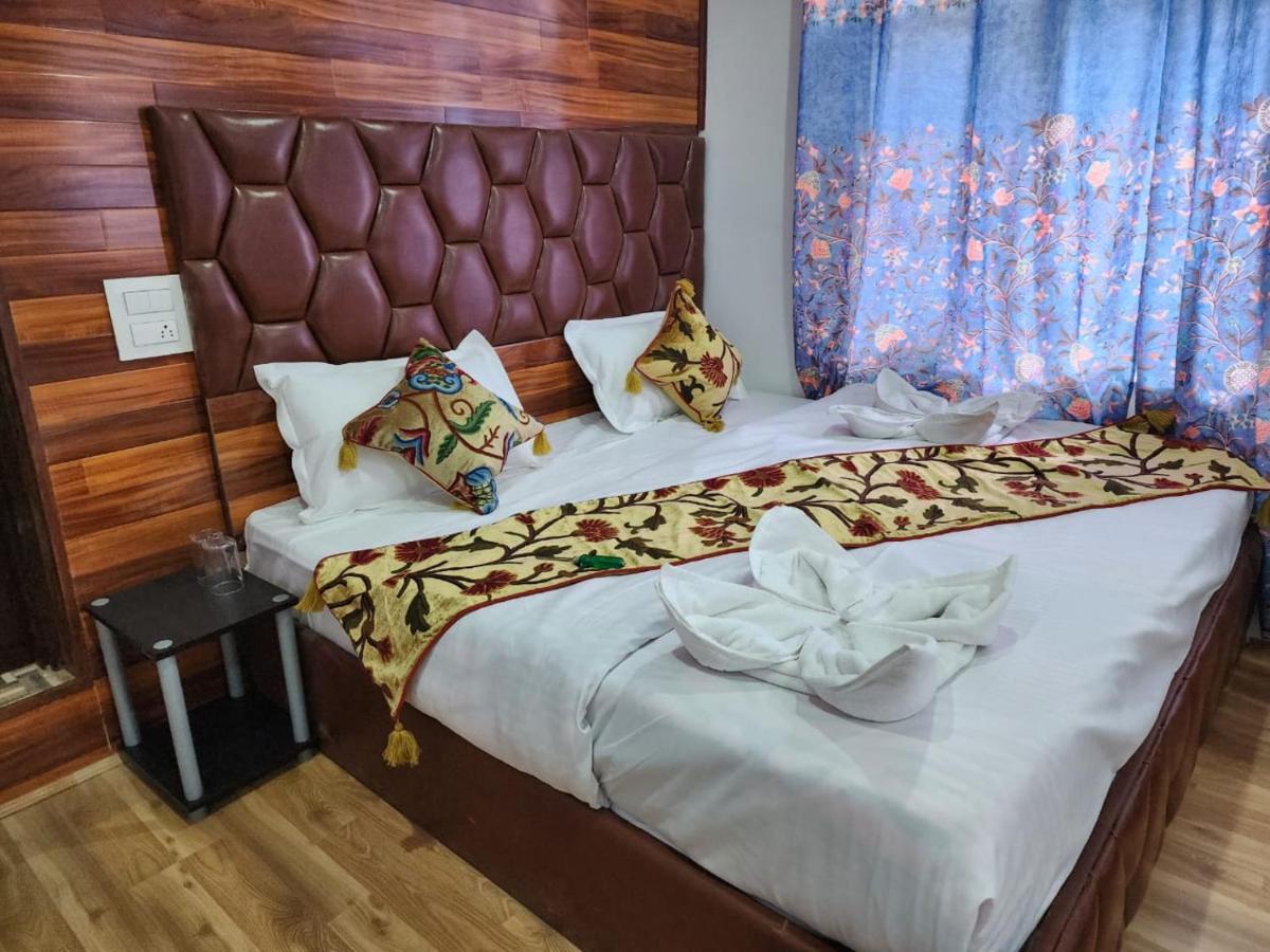 The Grand Nishat Hotel Srinagar (Jammu and Kashmir)