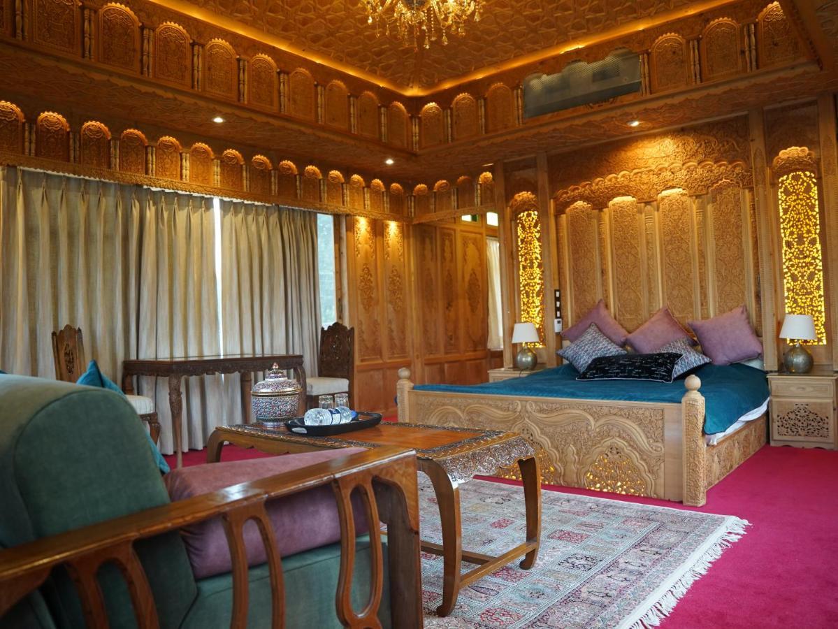 Hotel Harmukh Houseboat By Pattern Srinagar (Jammu and Kashmir)