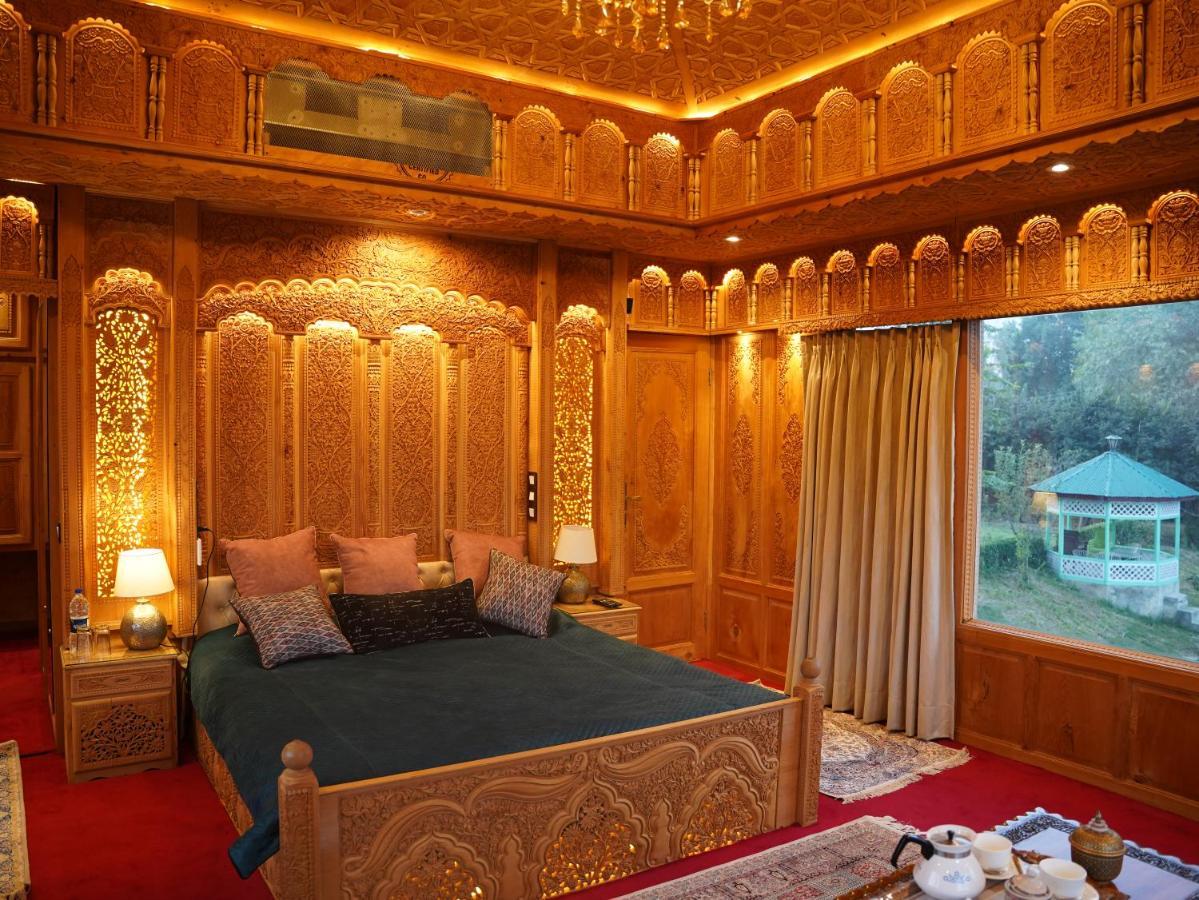 Harmukh Houseboat By Pattern Srinagar (Jammu and Kashmir)
