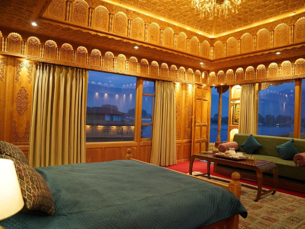 Harmukh Houseboat By Pattern Hotel Srinagar (Jammu and Kashmir)