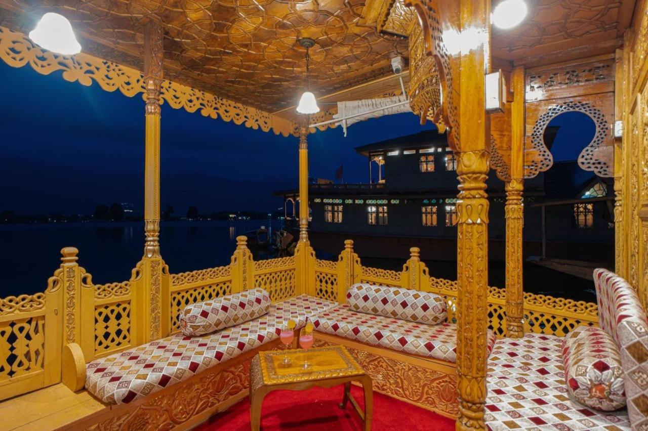 Harmukh Houseboat By Pattern