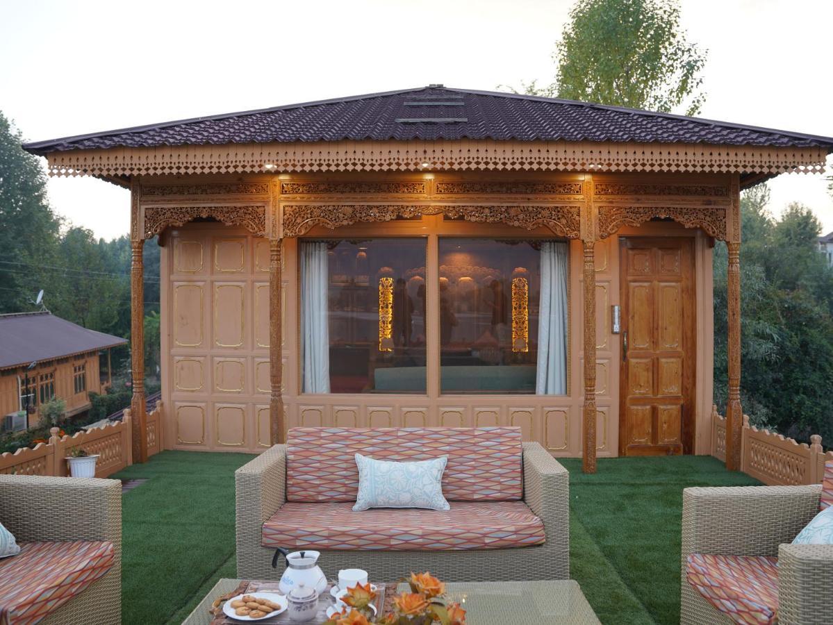 Harmukh Houseboat By Pattern Hotel Srinagar (Jammu and Kashmir)