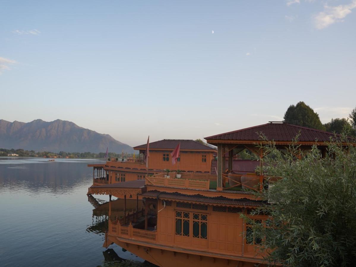 Harmukh Houseboat By Pattern 5*
