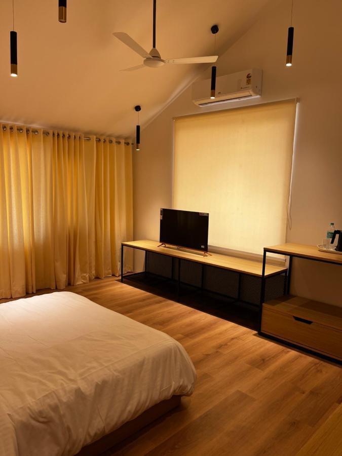 The Heritage Group Of Houseboats Botel 4*