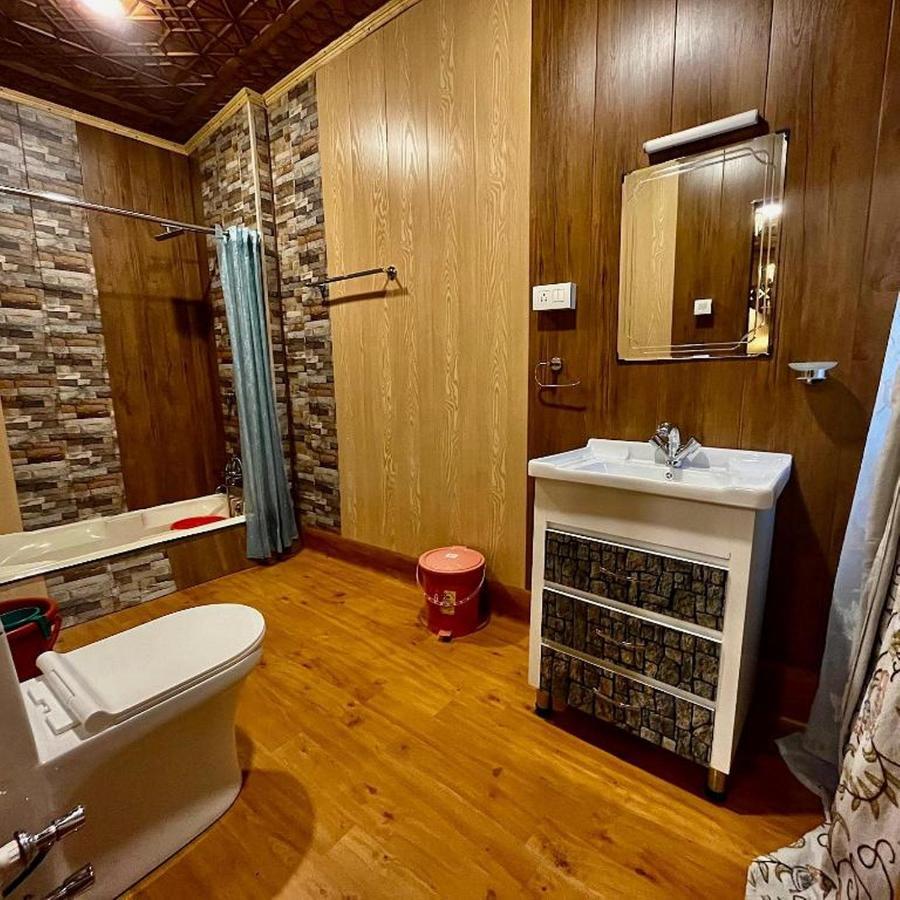 Floating Luxury Group Of Houseboats Srinagar (Jammu and Kashmir)