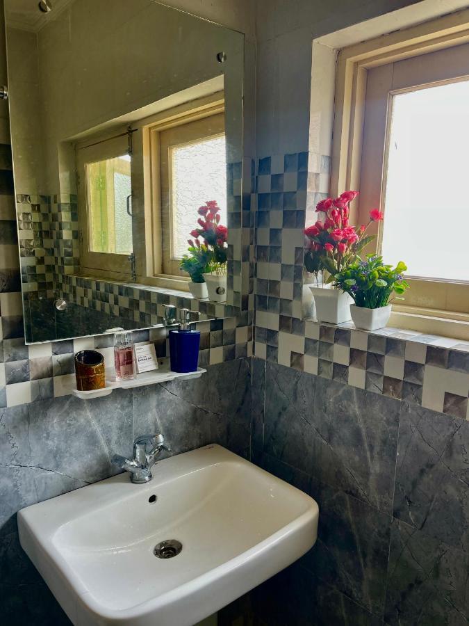 Apartment Khwaab Gah By The Khayabaan-homestay Fully Furnished With Functional Kitchen, Wifi & Parking In Centre Srinagar (Jammu and Kashmir)
