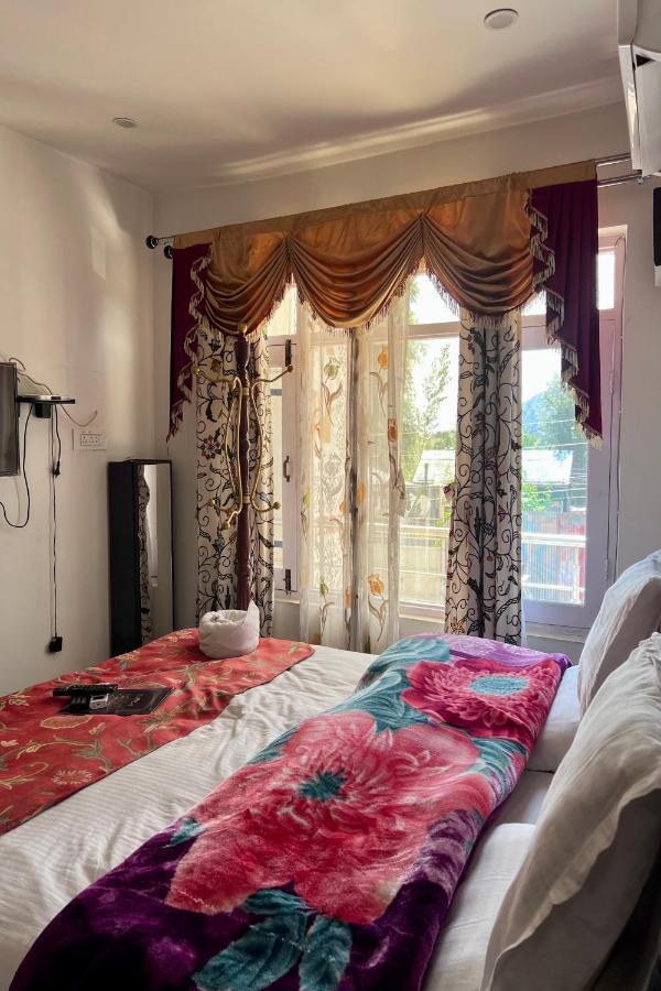 Hotel Sultan Residency Srinagar (Jammu and Kashmir)