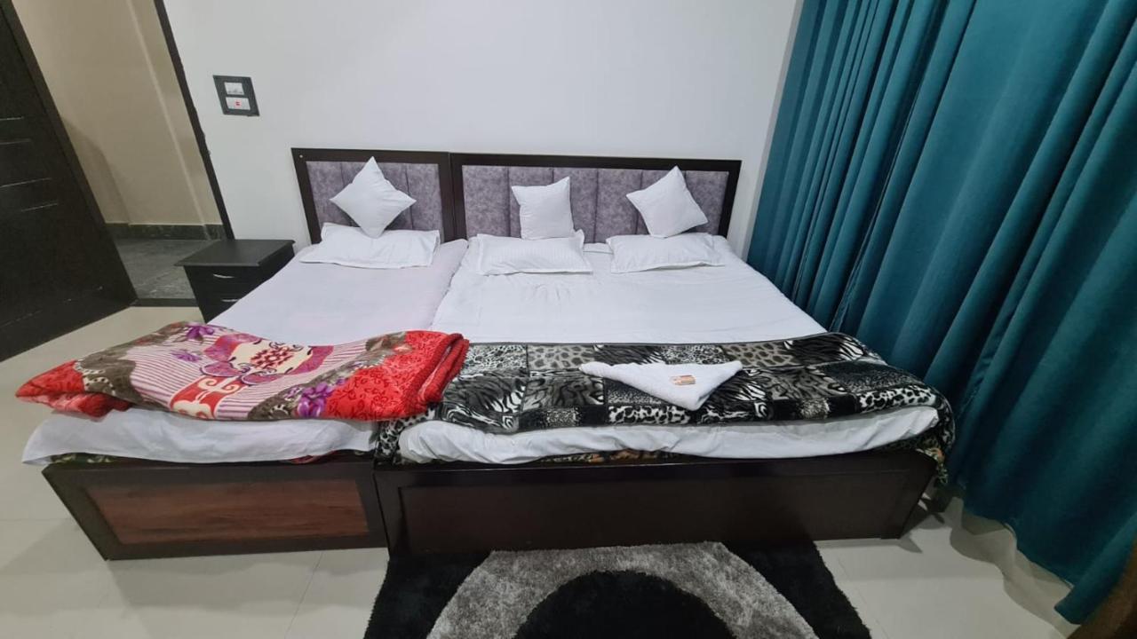 Hotel Royal Pamposh 3*
