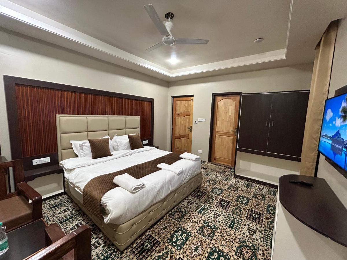 Fair Mount, Airport Road, Humhama Hotel Srinagar (Jammu and Kashmir)