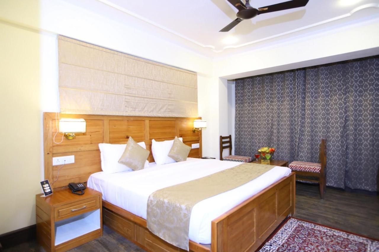 Shaf Excellency Hotel Srinagar (Jammu and Kashmir)