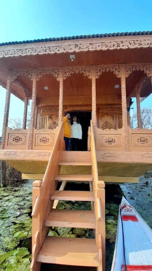 New Kolohai Group Of Houseboats