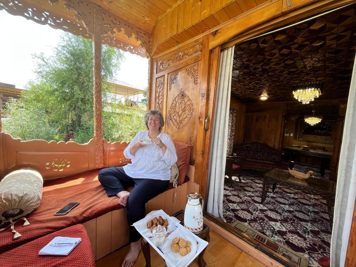 New Kolohai Group Of Houseboats
