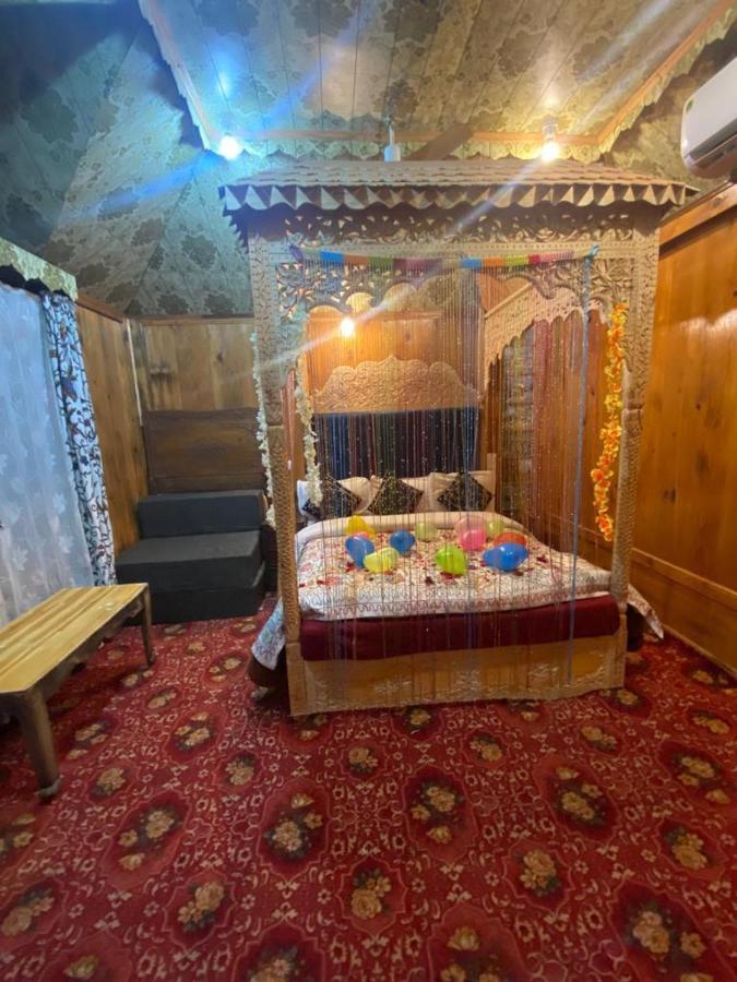 Hayat Group Of Houseboats 4* Srinagar (Jammu and Kashmir)