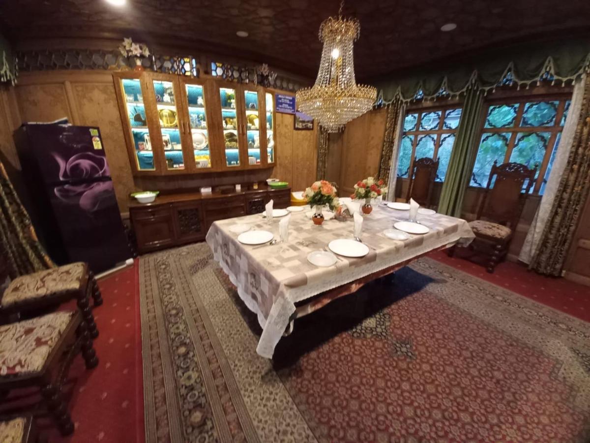 Hayat Group Of Houseboats Botel 4*