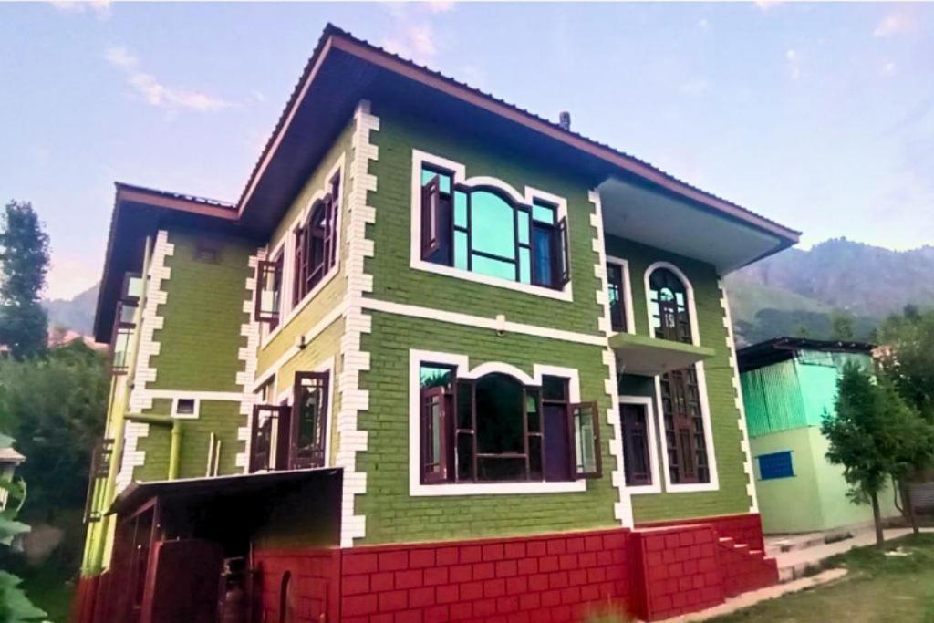 Ussam Homestay Holiday home Srinagar (Jammu and Kashmir)