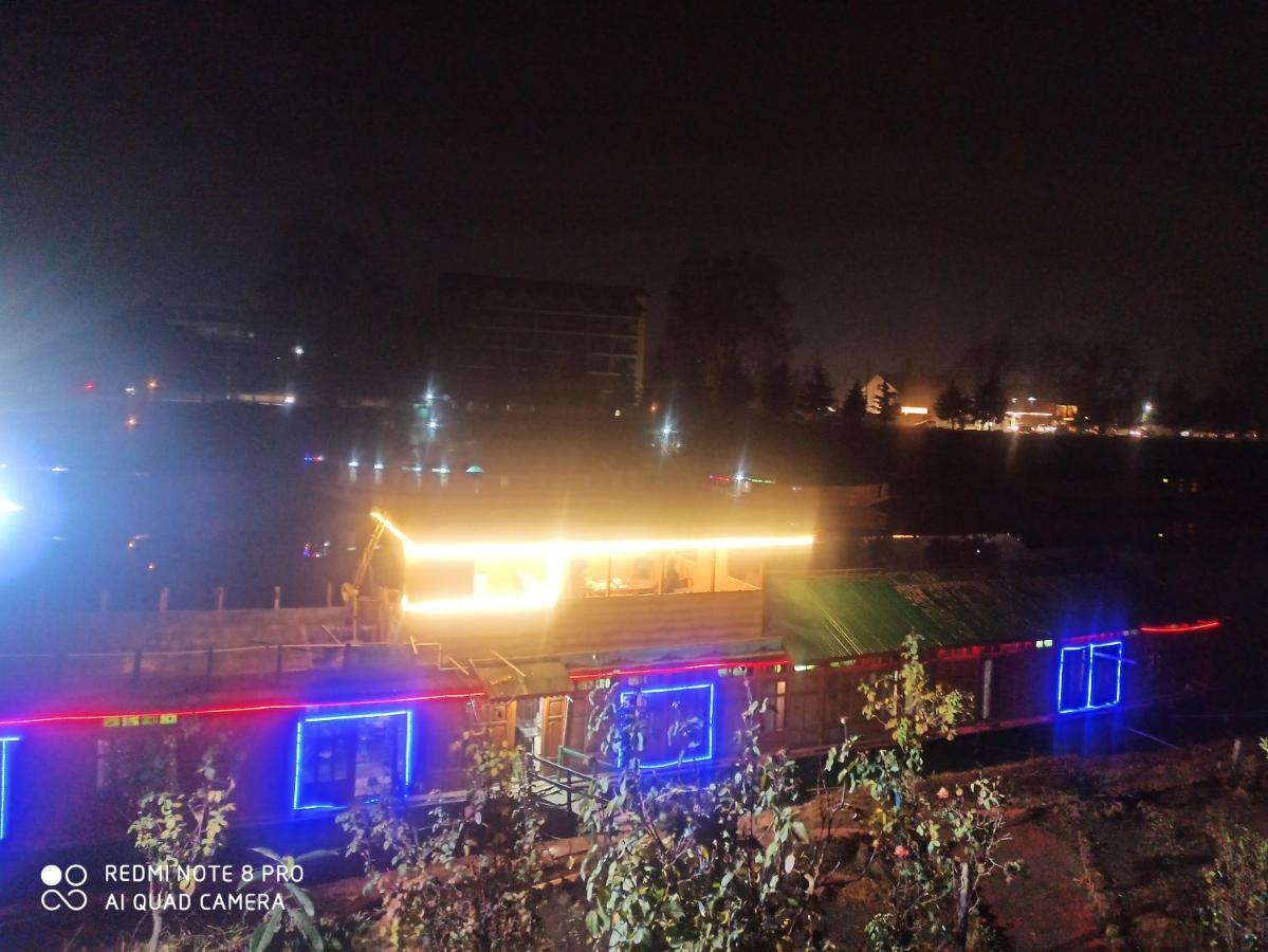 Hotel Houseboat Karima Palace Srinagar (Jammu and Kashmir)