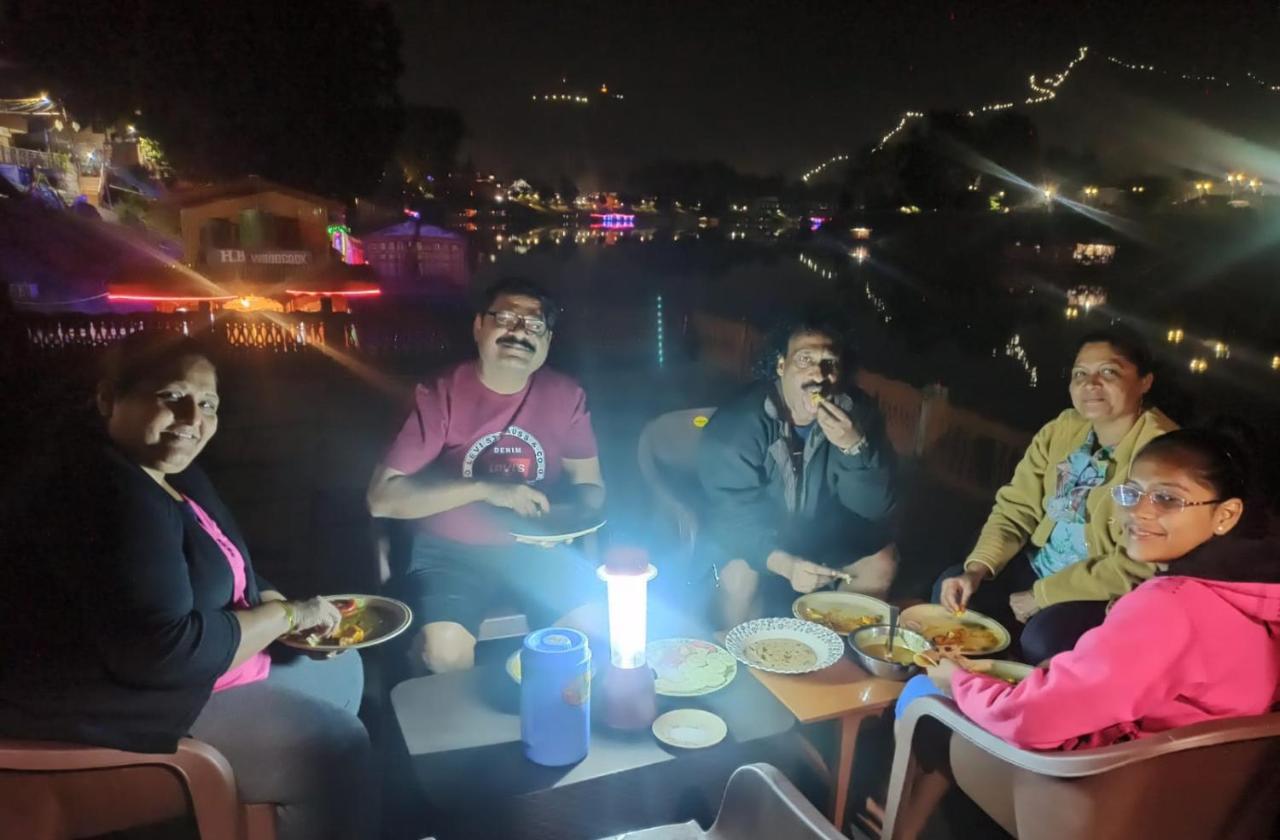 Houseboat Karima Palace Hotel