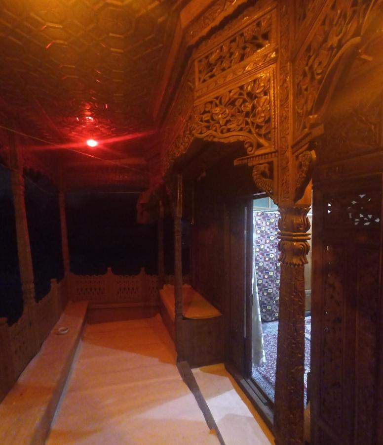 Houseboat Karima Palace Hotel Srinagar (Jammu and Kashmir)