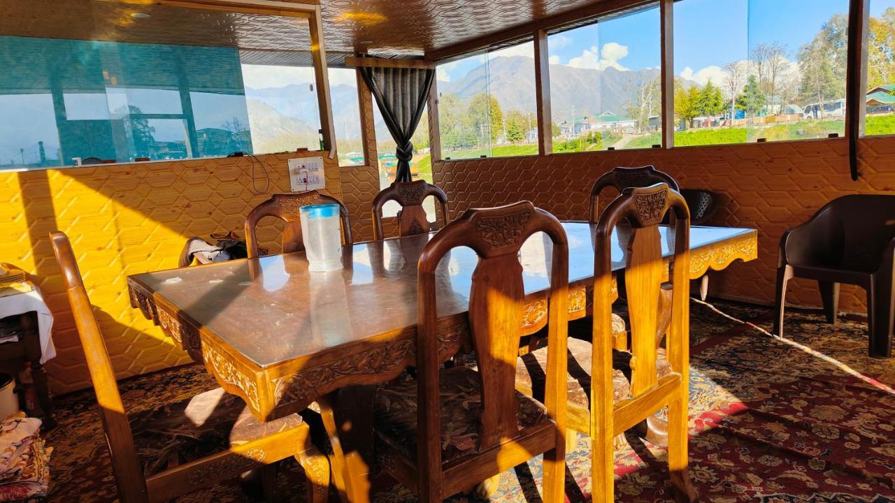 Houseboat Karima Palace 3* Srinagar (Jammu and Kashmir)