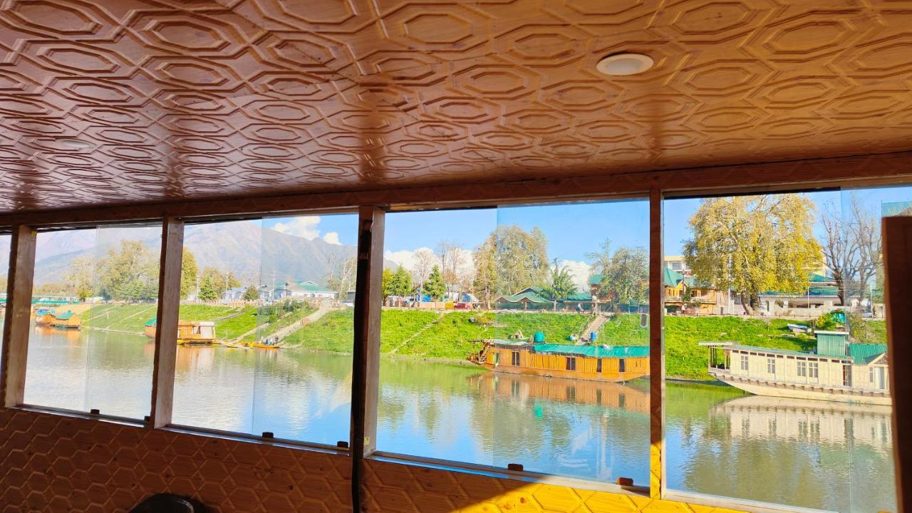 Houseboat Karima Palace