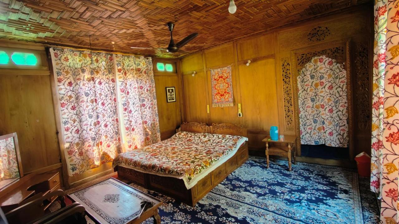 Houseboat Karima Palace Hotel 3*
