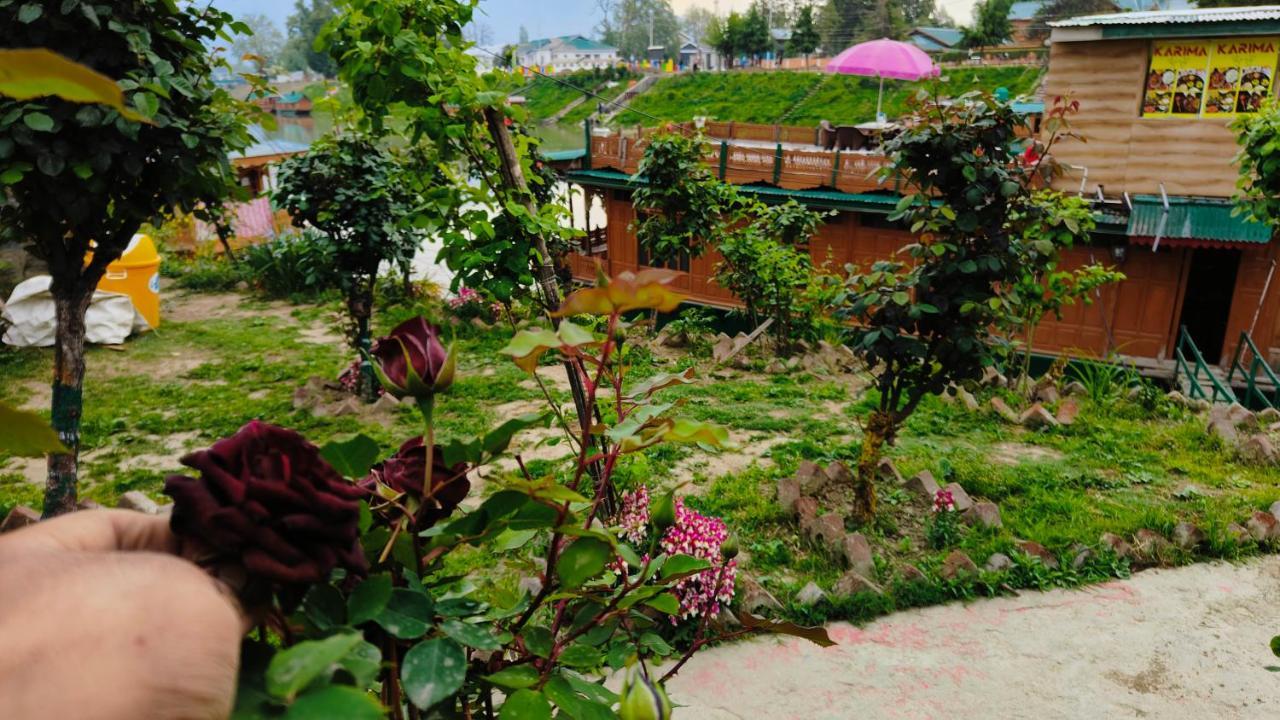 Hotel Houseboat Karima Palace Srinagar (Jammu and Kashmir)