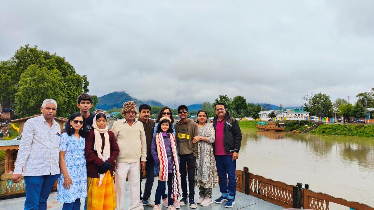 Houseboat Karima Palace 3* Srinagar (Jammu and Kashmir)