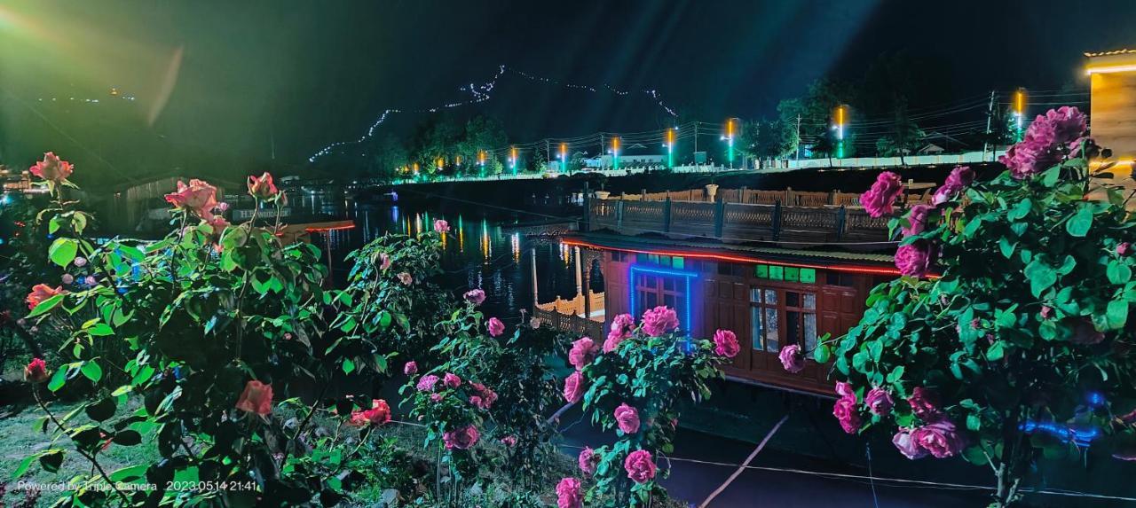 Houseboat Karima Palace Hotel