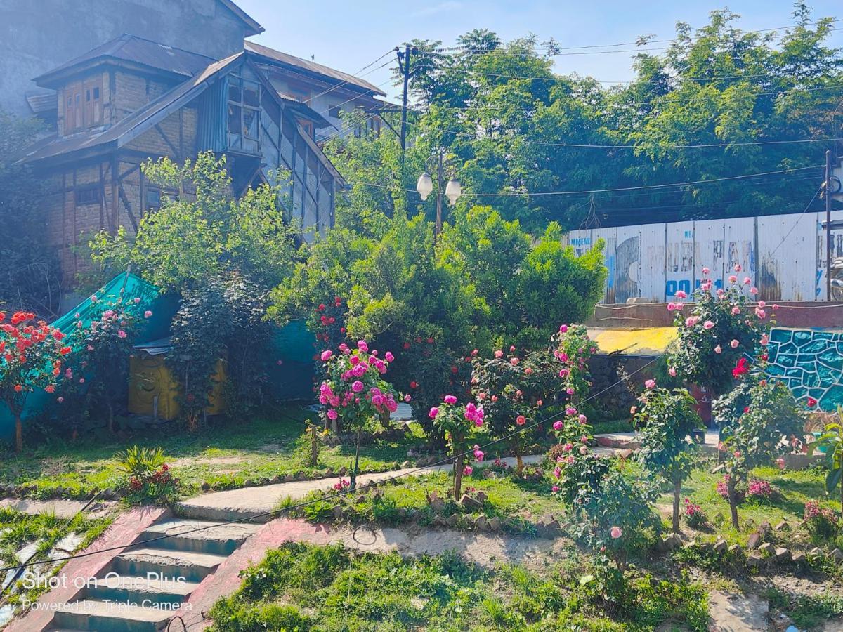 Houseboat Karima Palace Hotel Srinagar (Jammu and Kashmir)