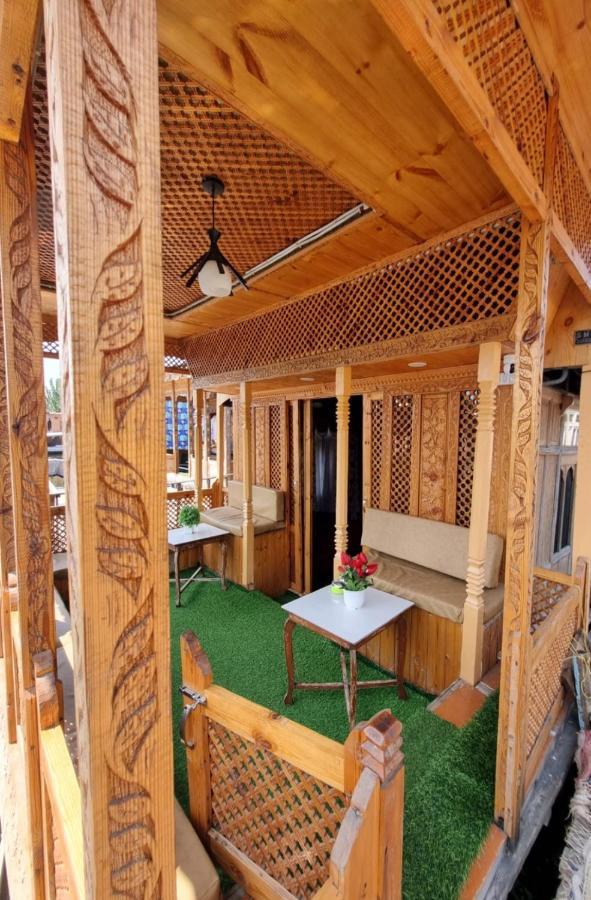 Neelam & Lady Of Group Of Houseboats Hotel Srinagar (Jammu and Kashmir)