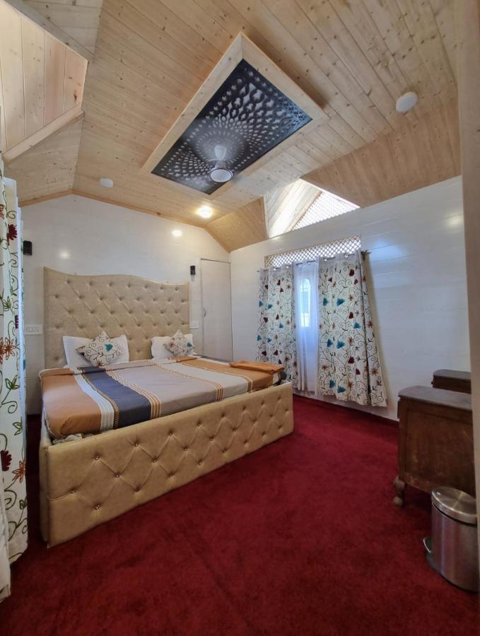 Hotel Neelam & Lady Of Group Of Houseboats 4*