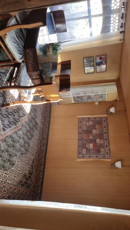 Neelam & Lady Of Group Of Houseboats Hotel Srinagar (Jammu and Kashmir)