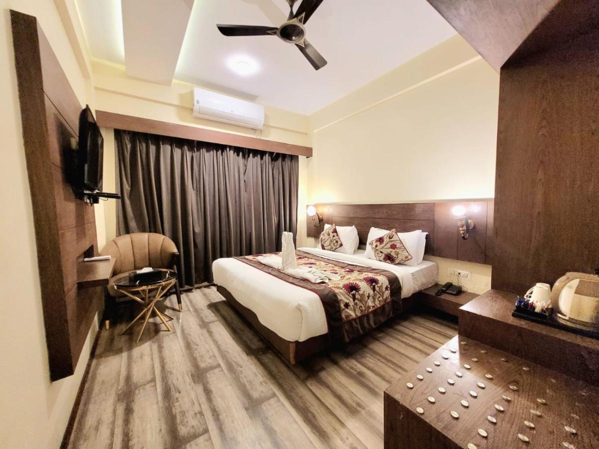 Rooms, Vintage Luxury Near Dal Hotel