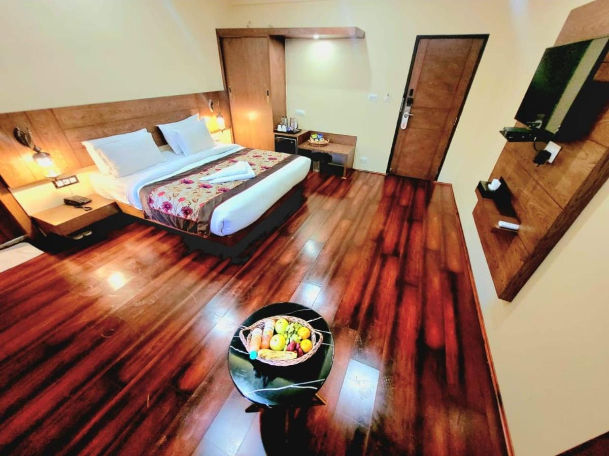 Rooms, Vintage Luxury Near Dal Hotel