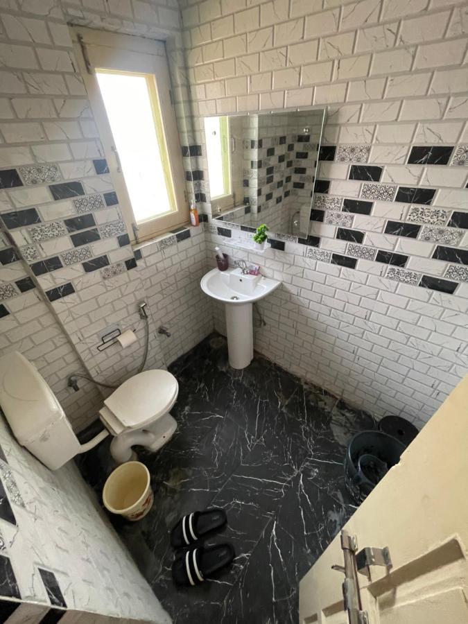 Khwaab Gah By The Khayabaan-homestay Fully Furnished With Functional Kitchen, Wifi & Parking In Centre Apartment Srinagar (Jammu and Kashmir)