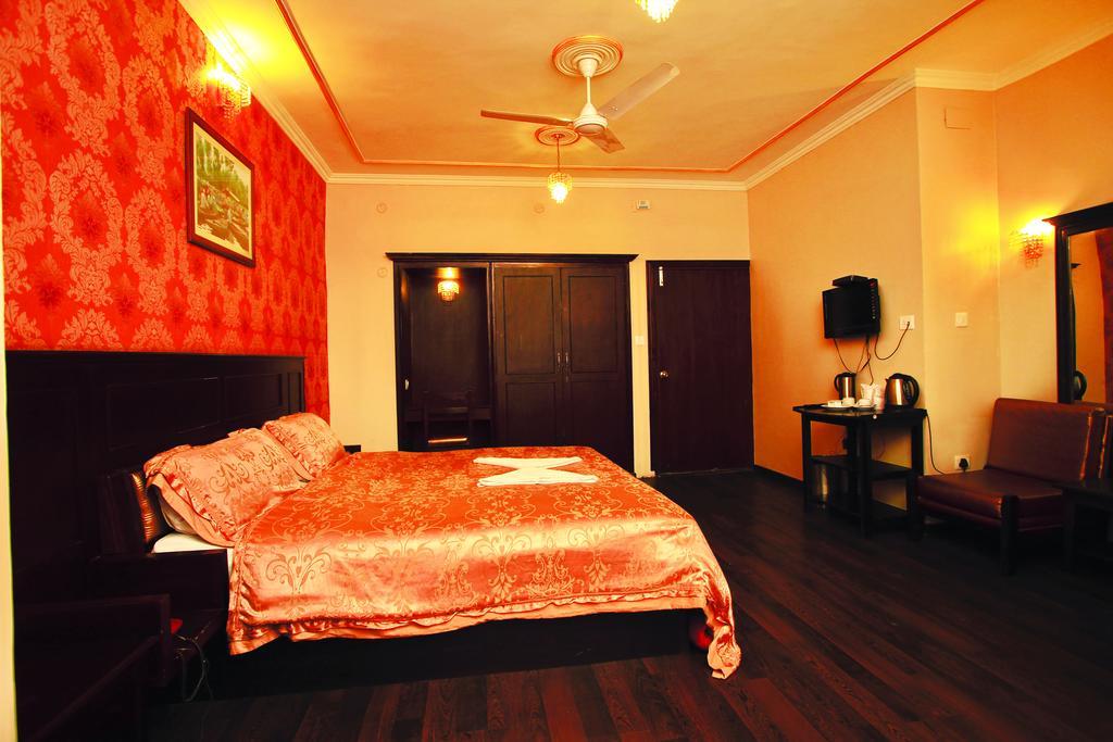 Pride Continental 3* Srinagar (Jammu and Kashmir)
