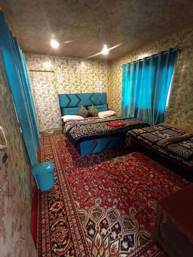 Resort Hb Nancy Group Of Houseboats Srinagar (Jammu and Kashmir)