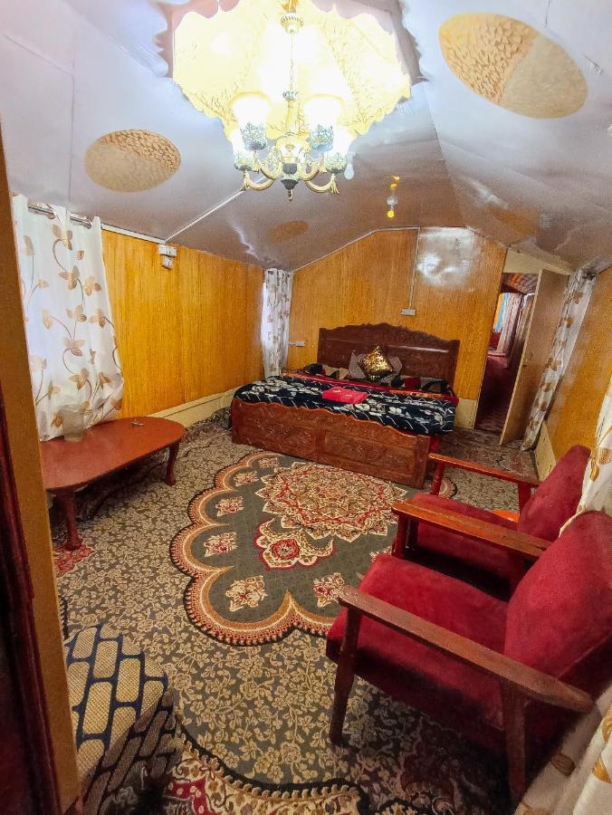Hb Nancy Group Of Houseboats Srinagar (Jammu and Kashmir)